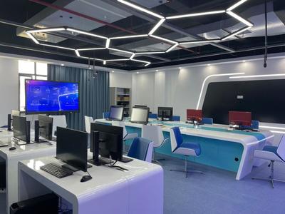 校企協(xié)同育人 構(gòu)建互聯(lián)互融共享虛擬仿真實訓(xùn)基地，推動教學(xué)設(shè)備研發(fā)創(chuàng)新